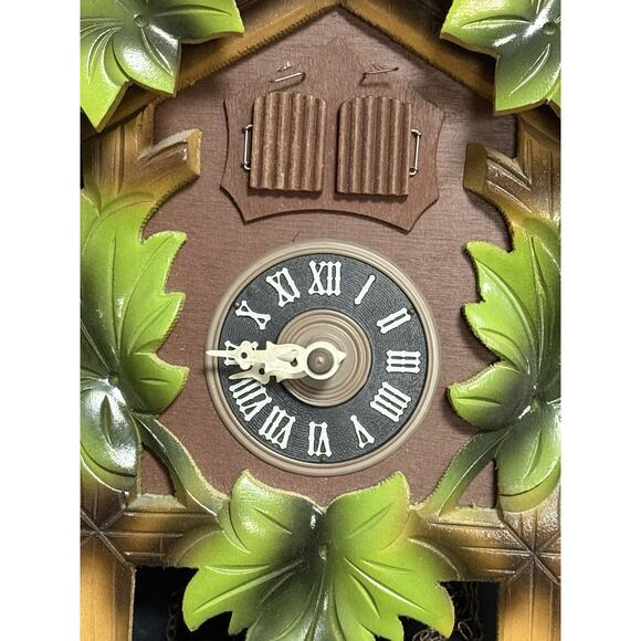 German Wooden Cuckoo Clock Bird Leaf Topper Wooden Pendulum Tested 2 Doors VTG - Picture 2 of 11
